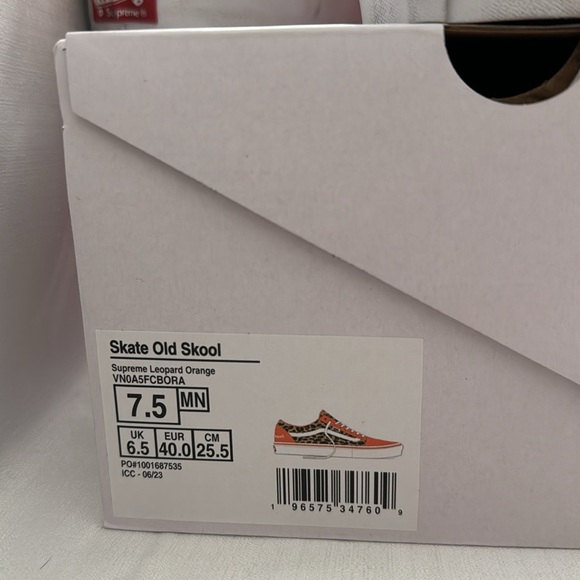 BNWT Supreme Vans ✨Host Pick✨ - Picture 9 of 9